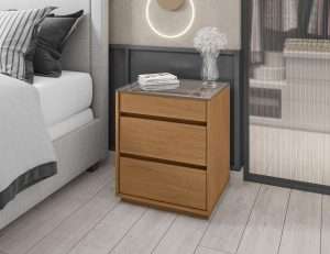 MESA DE NOCHE BELIZE CON 3 GAVETAS Y TOPE DE CRISTAL COLOR CEDAR
