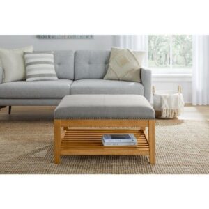 OTTOMAN TAPIZADO GRIS CARBON HAYESBROOK RIBETE Y DETALLES EN MADERA